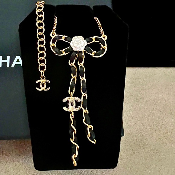 🔥Rare🔥Chain CC Bow Necklace Black Lambskin/Gold - Picture 5 of 11